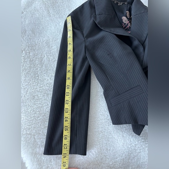 Bebe Vintage Blazer Black Pinstripe size 8 Cropped - Picture 15 of 15